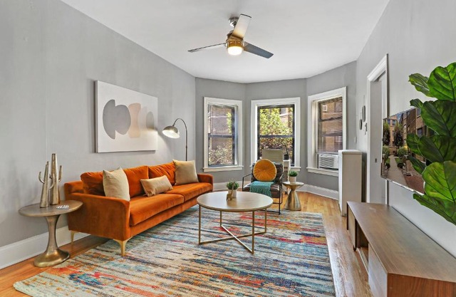 Homey 2BR Unit in Boystown, Steps from Everything - Stratford 2N 3N rep
