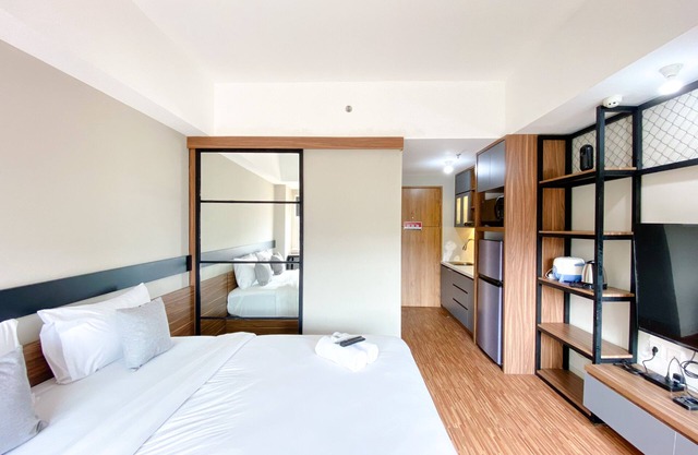 Homey and Simply Look Studio LRT City Jatibening Apartment