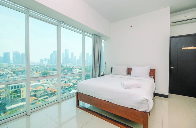 Homey And Warm 1Br Apartment At Ambassade Kuningan