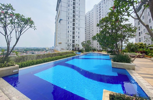 Homey And Well Furnished Studio At Bassura City Apartment