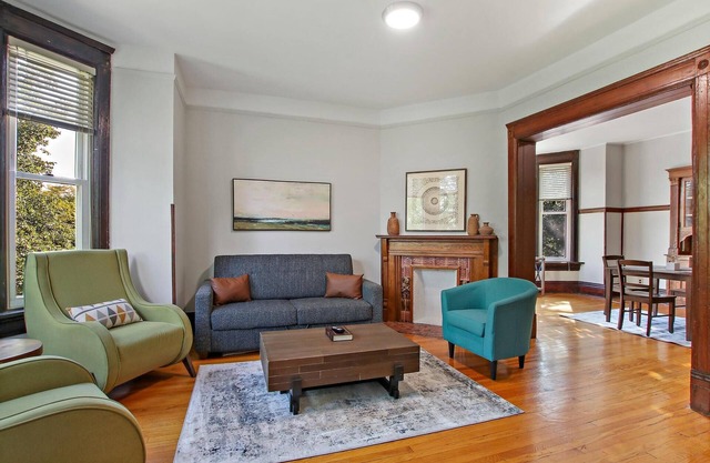 Homey|Vintage|2BR Uptown