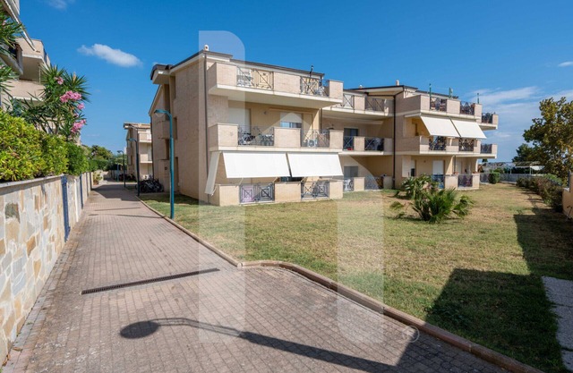 Homiday - Green Bay Village, Three Bedroom A10