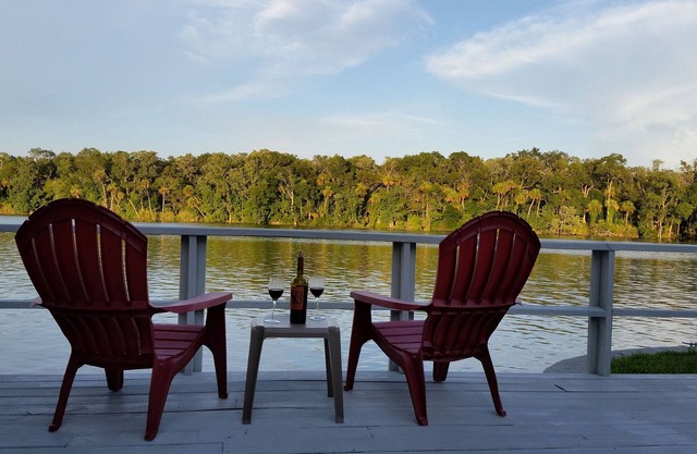 A orillas del río homosassa Retiro - Relájese y disfrute!