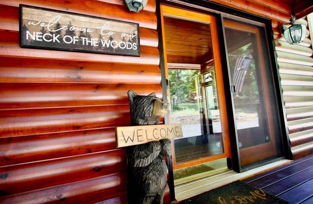 Honey Bear Hideaway - Mountain Views - Paved Roads - Pup Friendly - Cozy - WIFI