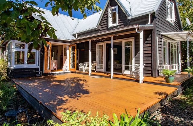 HONEY HAVEN - MAPUA HOLIDAY HOME, romantic, with a garden in Mapua
