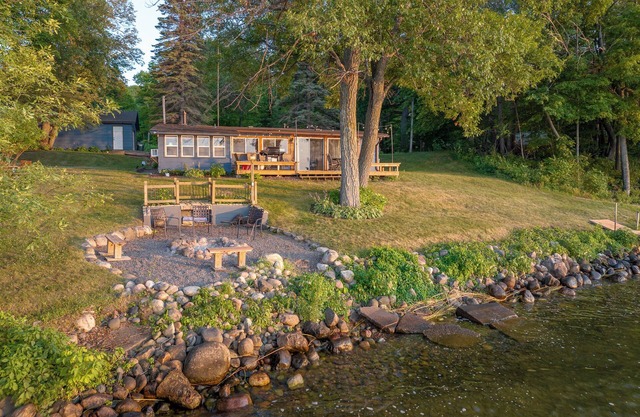 Honey Hole Lodge