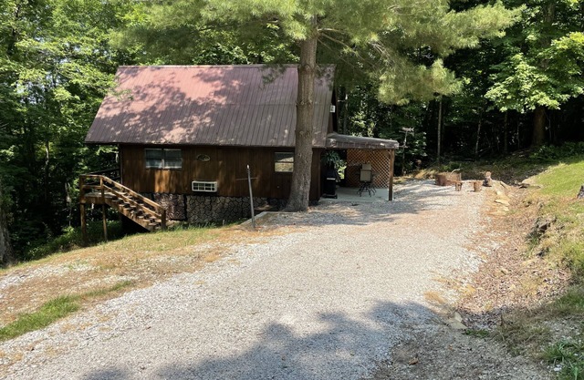 Honeymoon and relax near Cave Run Lake at the Musky Hideaway Cabin