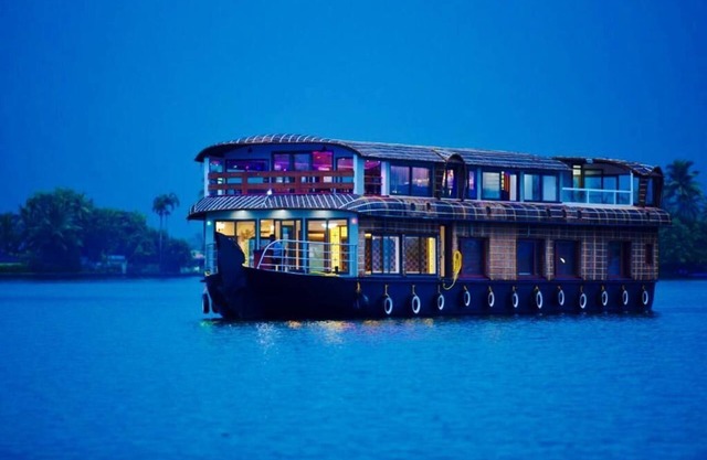 Honeymoon Boathouse