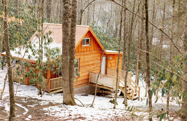 Honeymoon Cabin-4 Wheel Drive highly recommended during Winter
