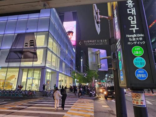 Hongdae Station, Exit 2