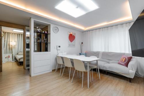 HONGDAE t HOUSE