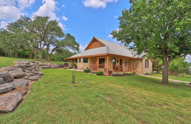 Honky Tonk Getaway- Secluded Pet Friendly Property near Hays City Store!
