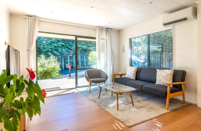 Honu Cottage - Oneroa Holiday Home