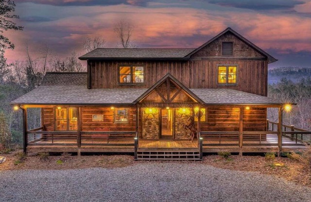 Hooch Holler - Pet Friendly | Hot Tub | Outdoor Fireplace