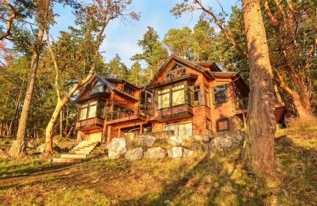Hook's Nest- Magnificent Waterfront Home