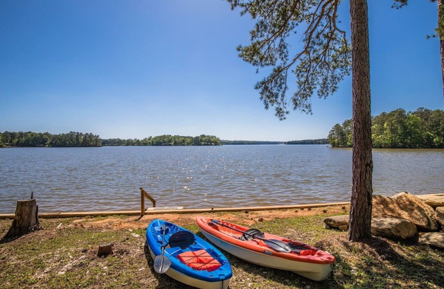Hooked on a Feeling- 2Br Lake Cabin, 2BR Lake Cabin