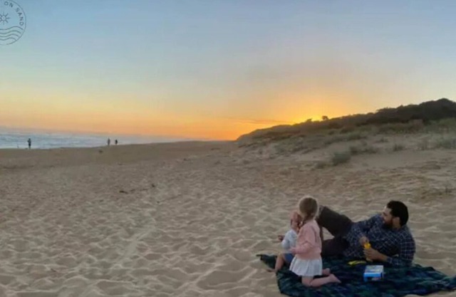 HOOKED ON SAND - 🎣 Fish 🌊 Swim 🏄🏻‍♀️ Surf 🏝 Relax