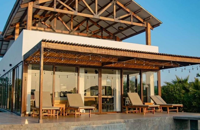 HOP BALI exclusiva laguna y playa en Chincha