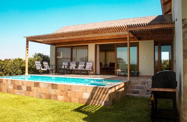 HOP FIJI exclusiva laguna y playa en Chincha