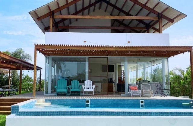 HOP MYKONOS en playa y naturaleza de Chincha