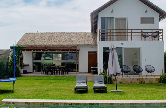 HOP PRAIA exclusiva laguna y playa en Chincha