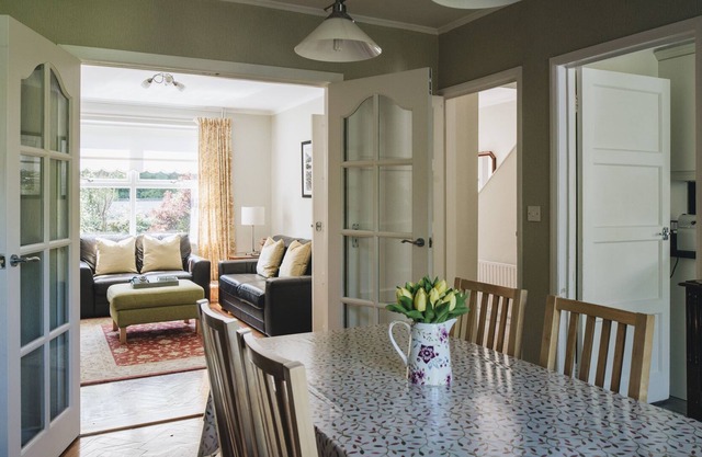 Vacaciones de estilo rural en Portrush, Irlanda del Norte. Decoración amorosa, playas cercanas, golf y animada ciudad.