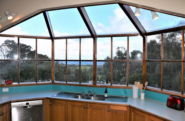 Hopkins Point - Family holiday home, with views of logans Beach