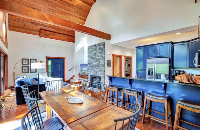 Hopkins Road Chalet on Hartwell