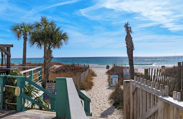 Horizon Hideaway: Beach Access, 4 Pools, Tennis & Mini-golf Fun!