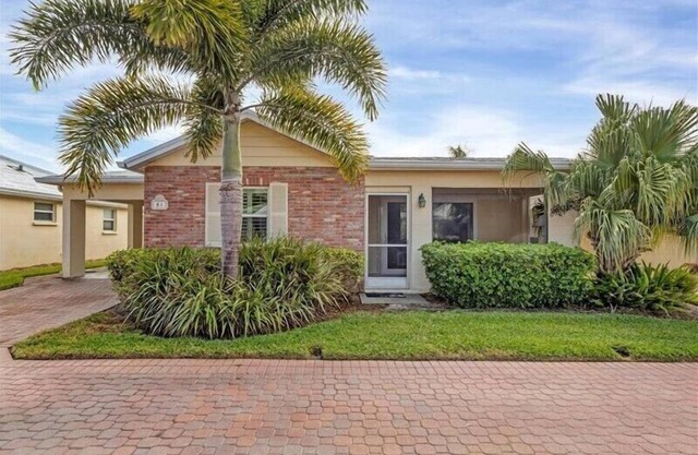 Horizons West Villa B-3 - Steps from Beautiful Crescent Beach White Sand!