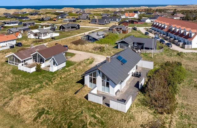 "Hornbogi" - 300m from the sea by Interhome