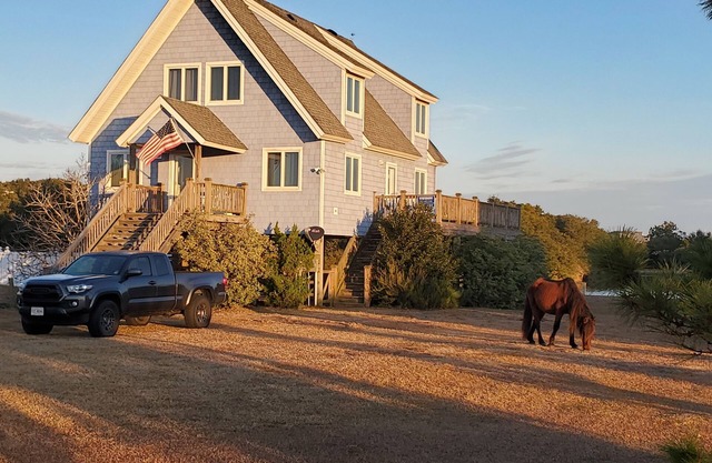 Horse Haven - Carova 4x4 Beach - Canal/Water Front - Pool & HotTub - Private Lot