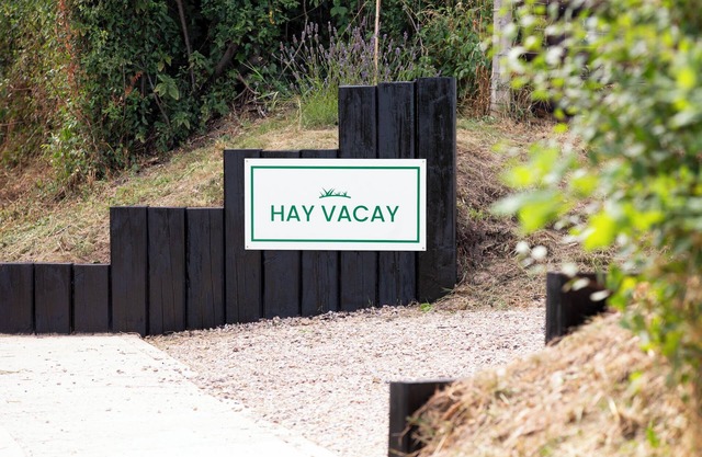 Horsebox glamping in Shropshire - Welcome to the Hay Vacay!