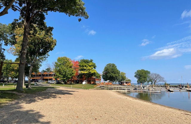 **HORSESHOE BAY BEACH CONDO** Mesmerizing Lake View- Highly Appointed Condo