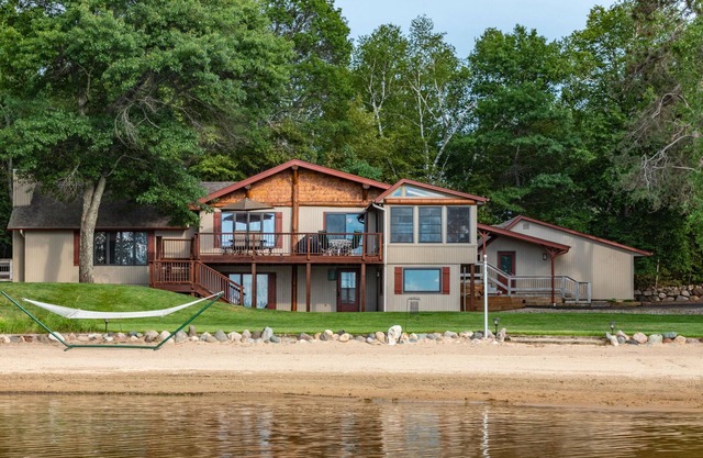 Horseshoe Lake Home with Sandy Shores & Stunning Sunsets with 200 feet shoreline