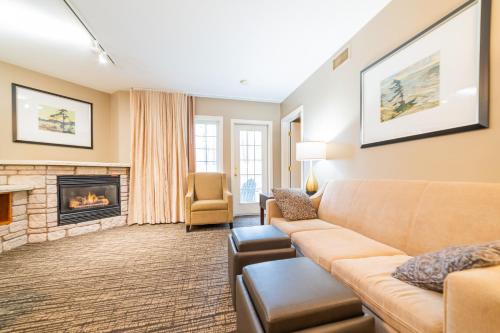 Horseshoe Valley Suites - The Azure