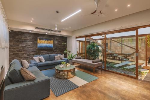Hossana Modern Wedge Villa