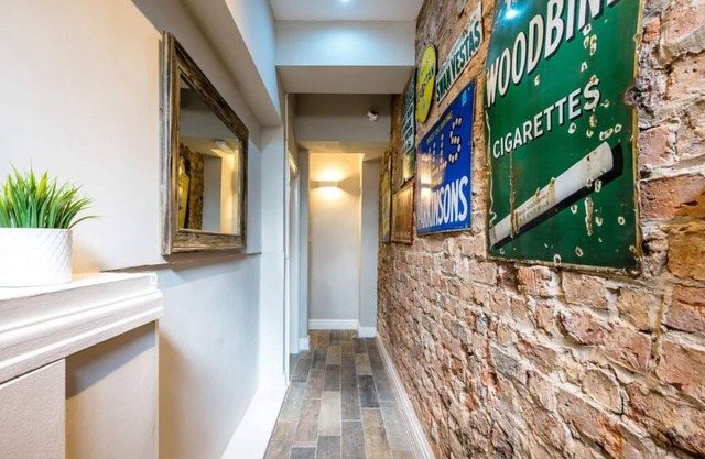 Host Apartments Picasso s Place III