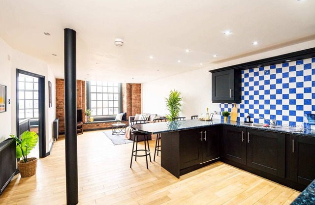 Host Apartments | Trafalgar Warehouse Apt