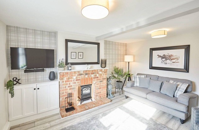 Host & Stay | 19 West End