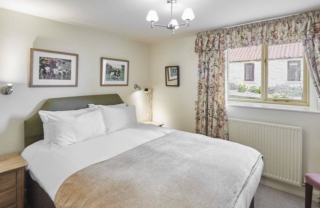 Host & Stay | Couch Cottage