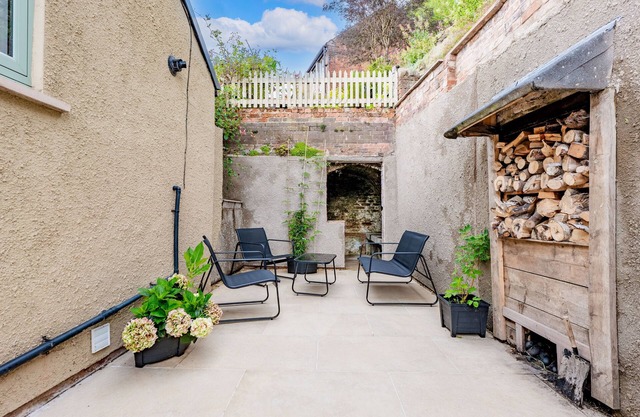 Host & Stay | Cromford View