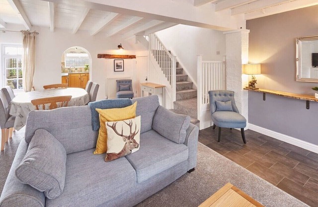 Host & Stay | 25 West End