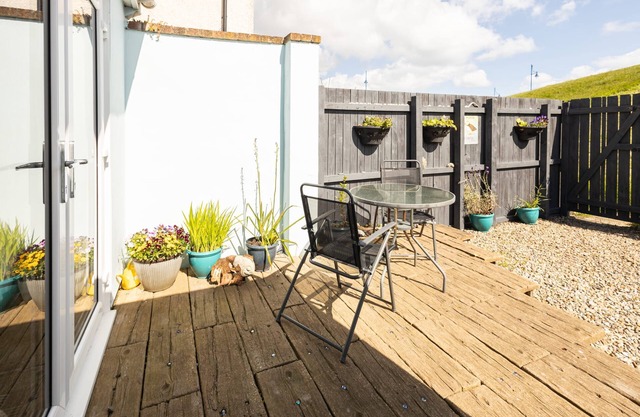 Host Stay Harbour Holm