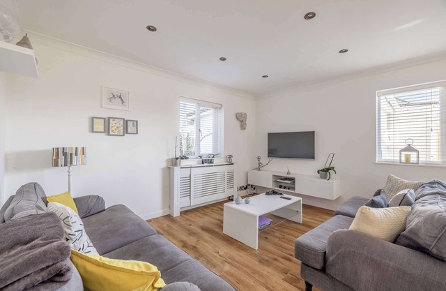 Host & Stay | Meadow Way