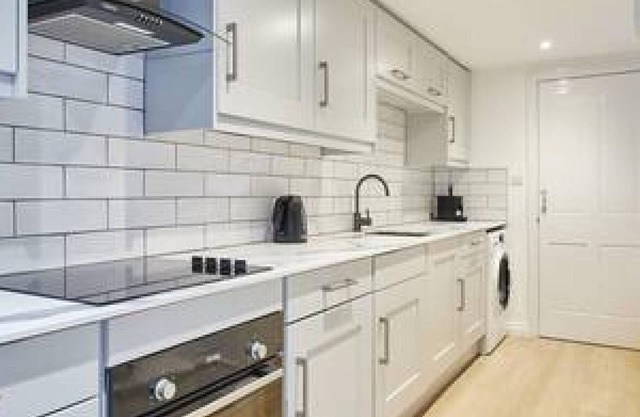 Host Stay Penny Farthing Cottage