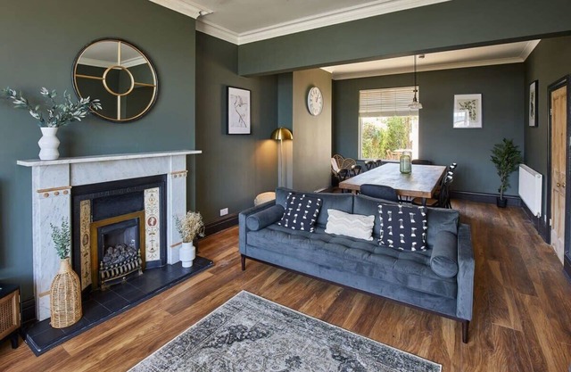 Host & Stay | Raven House