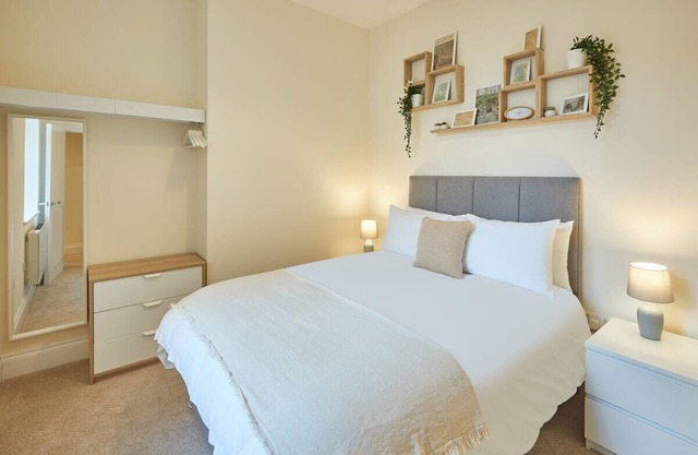 Host & Stay | South Cliff Apartment