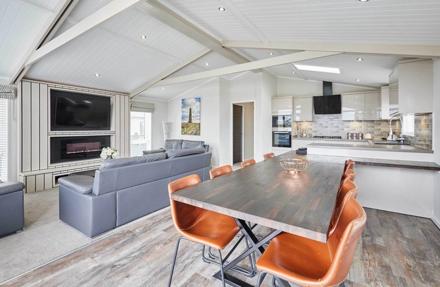 Host & Stay | Stan Hollis Lodge