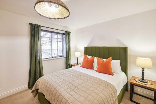 Host & Stay - The Warren